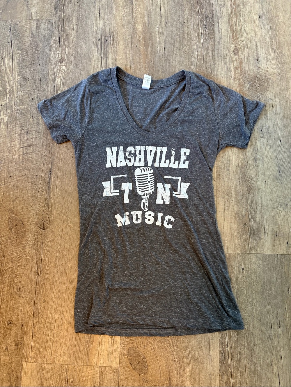 Pimatee Nashville TN Music Graphic V-Neck T-Shirt Size L